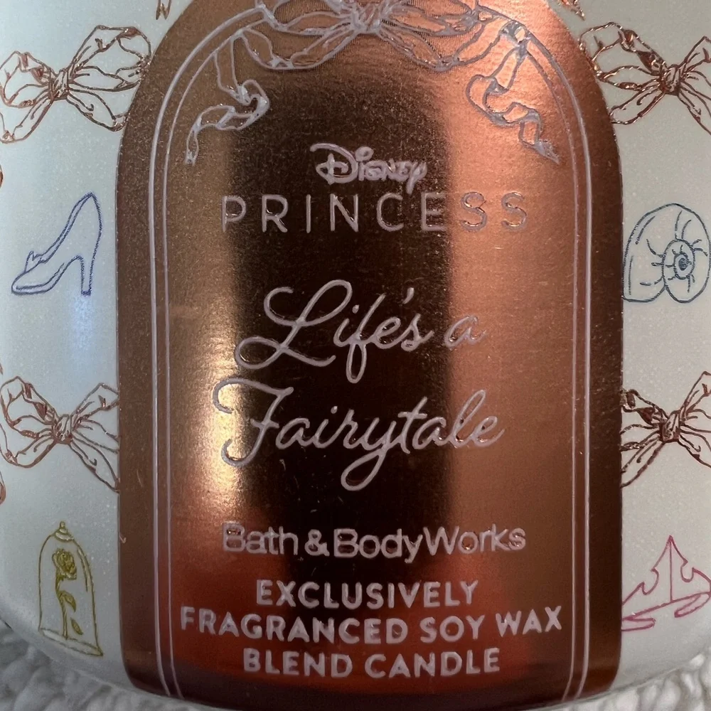 B&B Works Disney Princess "Life's A Fairytale" Limited 3-Wick Soy Scented Candle - Picture 10 of 12